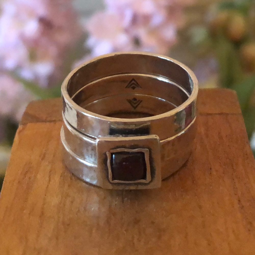 Vintage Silpada Sterling Silver Garnet Three Ring Set Size 8 - Picture 15 of 16